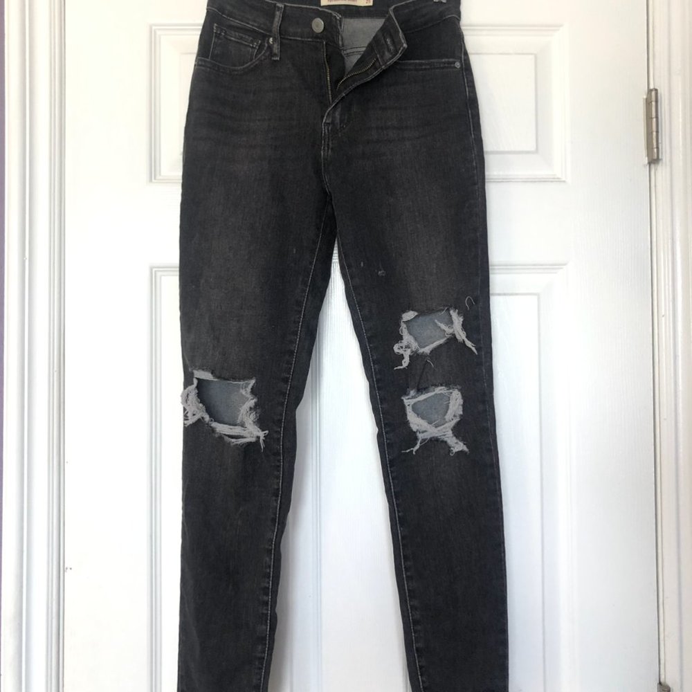 Black Levi ripped jeans